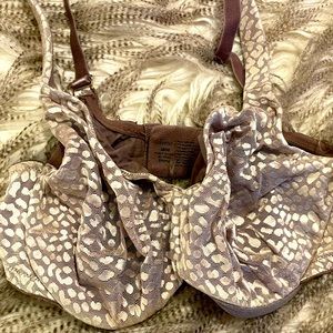 ⭐️Soma 38DD brown dot underwire